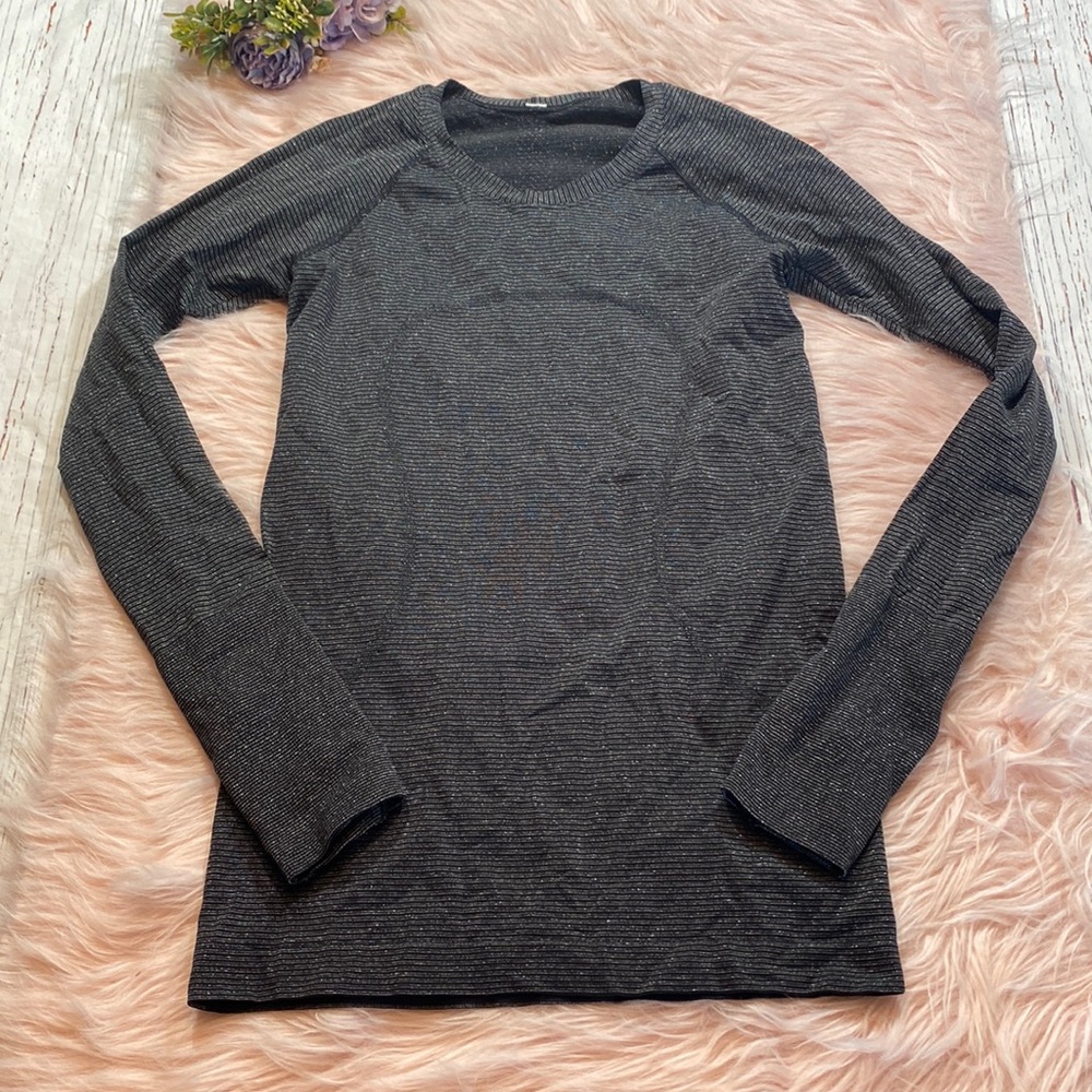 Lululemon Swiftly Tech Long Sleeve Black Metallic Stripe Long Sleeve Top sz 6